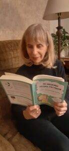 Mary Ellen reading Як іноземці козака рятували