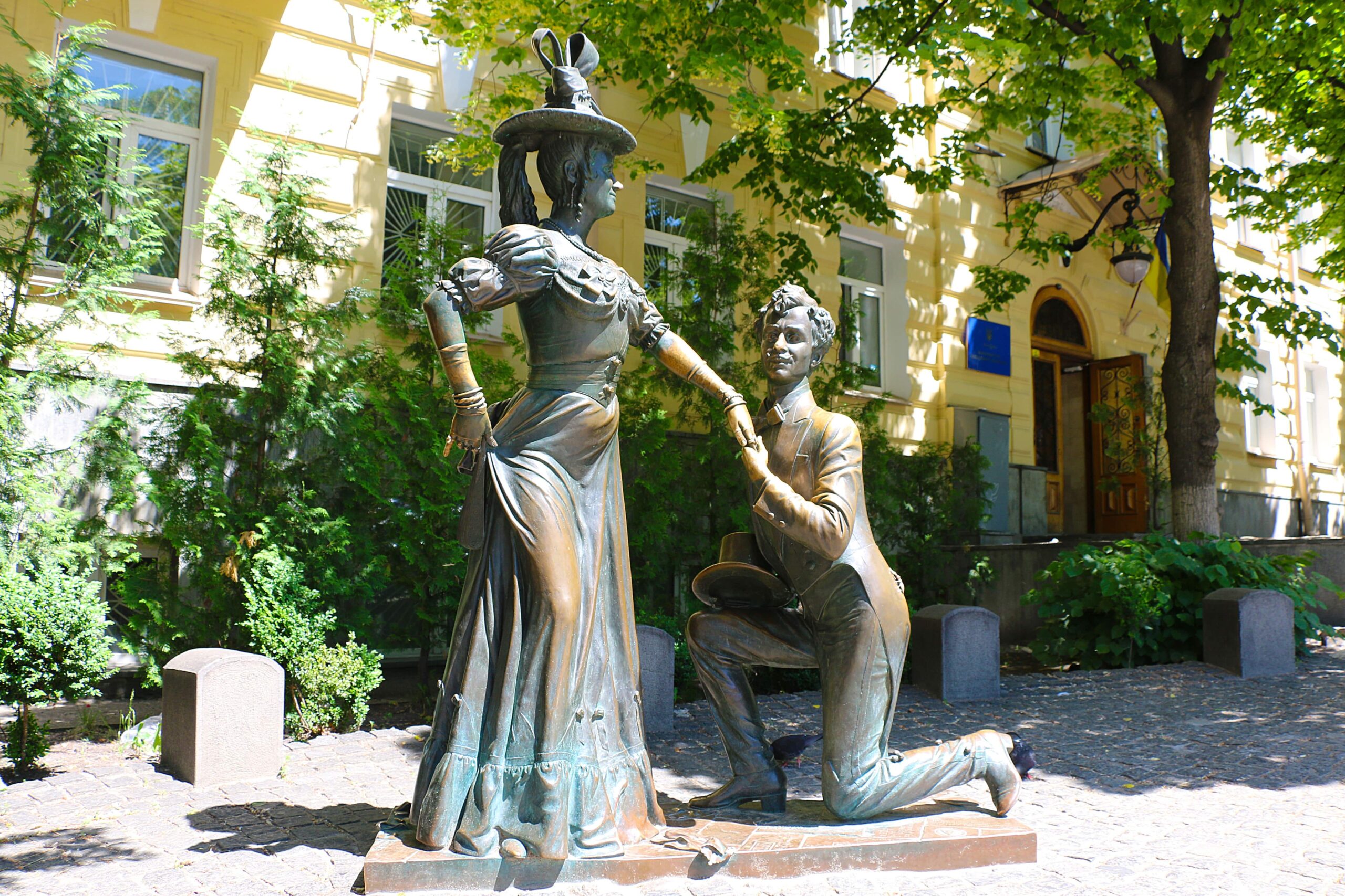 Monument to the characters of M. Starytskyi's play “Chasing Two Hares”, Kyiv: Credit